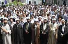 تجمع طلاب حوزه علمیه تهران در اعتراض به هتک حرمت بارگاه حجربن عدی در صحن اصلی آستان حضرت عبدالعظیم(ع) برگزار شد.